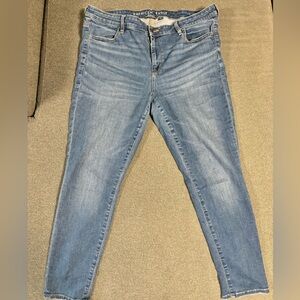 Light Wash American Eagle Jeans